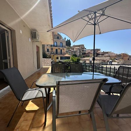 We Home Taormina Center With Parking Buitenkant foto